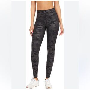 Spanx Faux Leather Camo Leggings in Matte Black Sz XL NWT